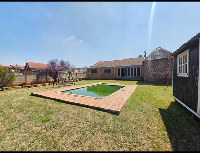 4 BEDROOM HOUSE FOR SALE IN ROTHDENE